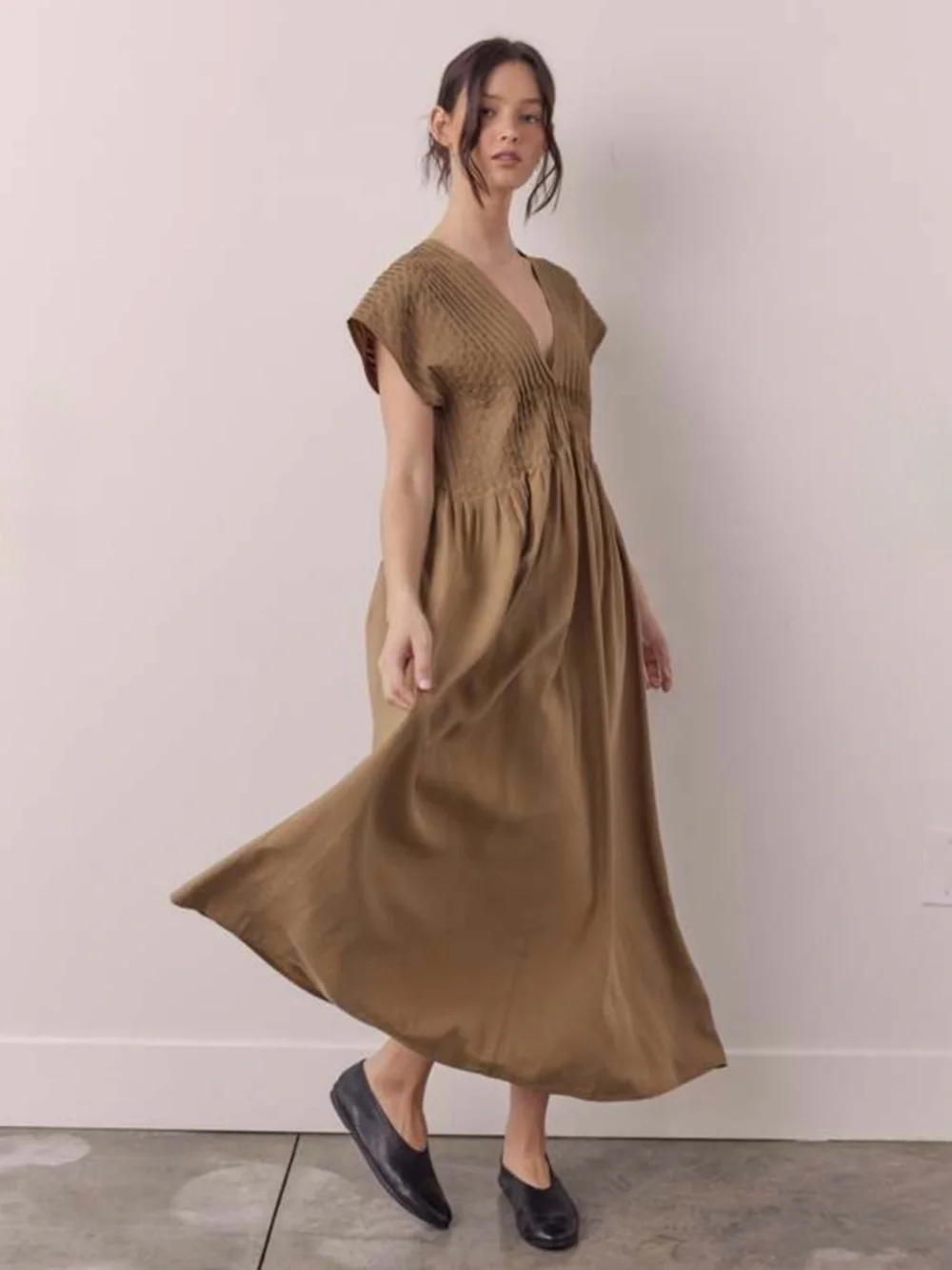 Amente Los Angeles Pin Tucked Midi Dress - Picture 1 of 12